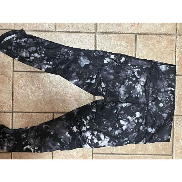 lululemon athletica Pants - Lululemon Ribbon Side Leggings (SZ 6)